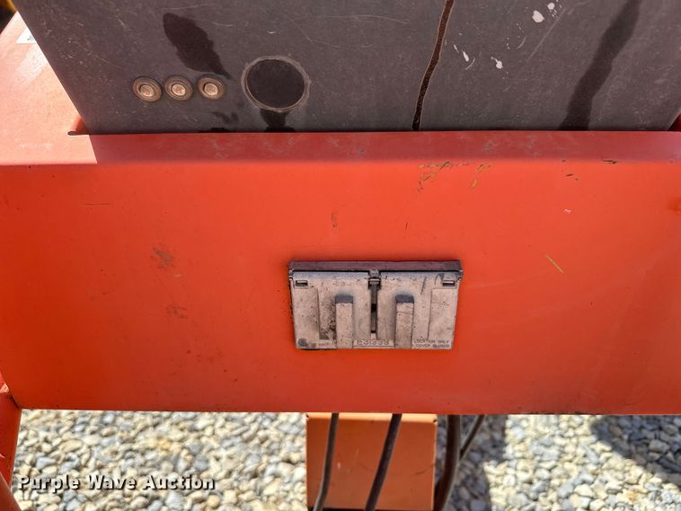 image for item EH5453 1996 JLG 40Electric  boom lift