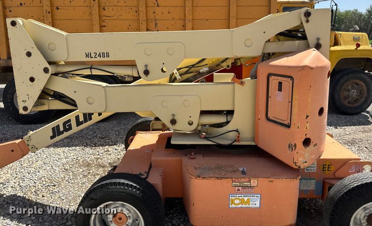 image for item EH5453 1996 JLG 40Electric  boom lift