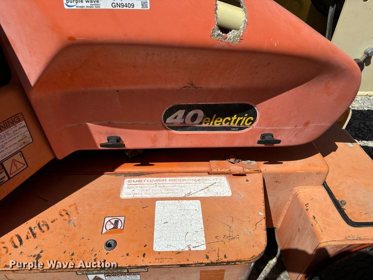 image for item EH5453 1996 JLG 40Electric  boom lift