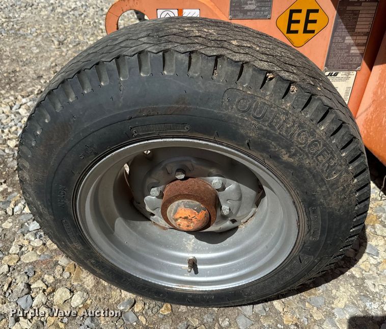 image for item EH5453 1996 JLG 40Electric  boom lift