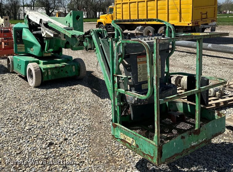 image for item EH5454 2008 JLG E400ajp boom lift