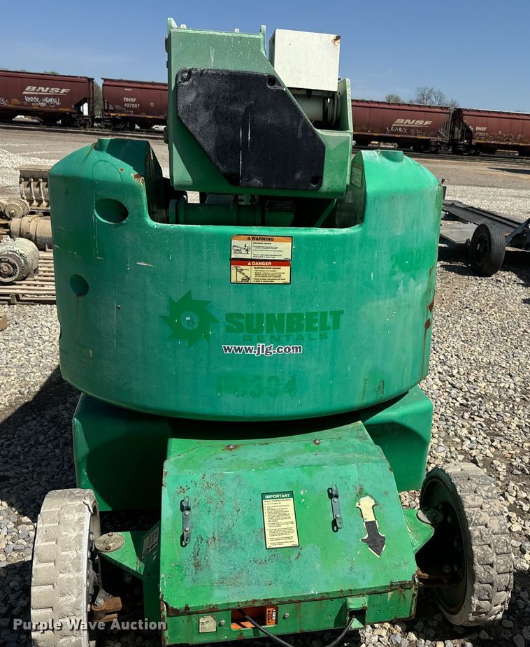 image for item EH5454 2008 JLG E400ajp boom lift