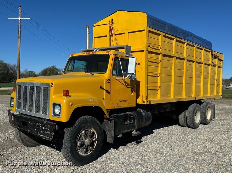 image for item EH5457 1978 International  grain truck