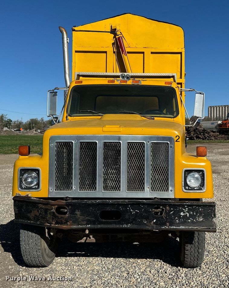 image for item EH5457 1978 International  grain truck