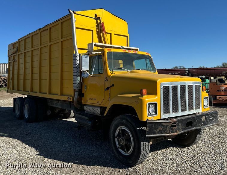 image for item EH5457 1978 International  grain truck