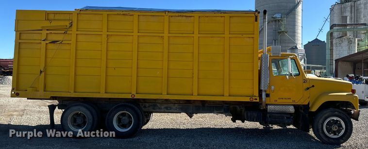 image for item EH5457 1978 International  grain truck