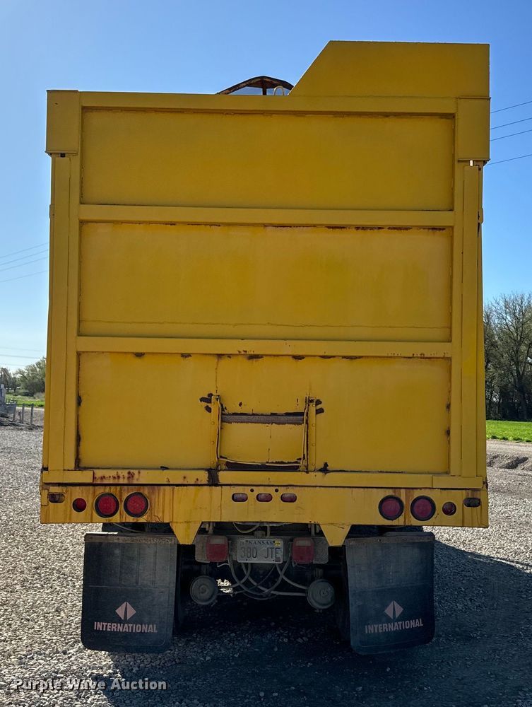 image for item EH5457 1978 International  grain truck