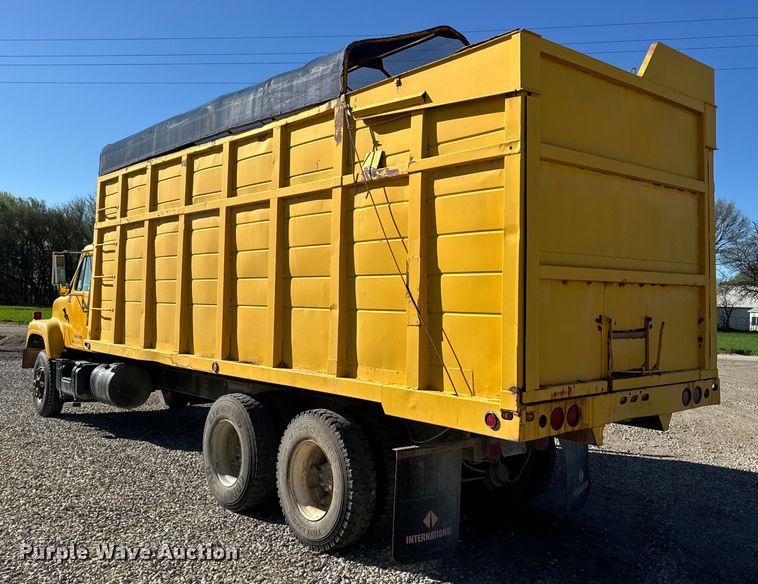 image for item EH5457 1978 International  grain truck