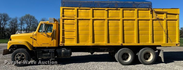 image for item EH5457 1978 International  grain truck