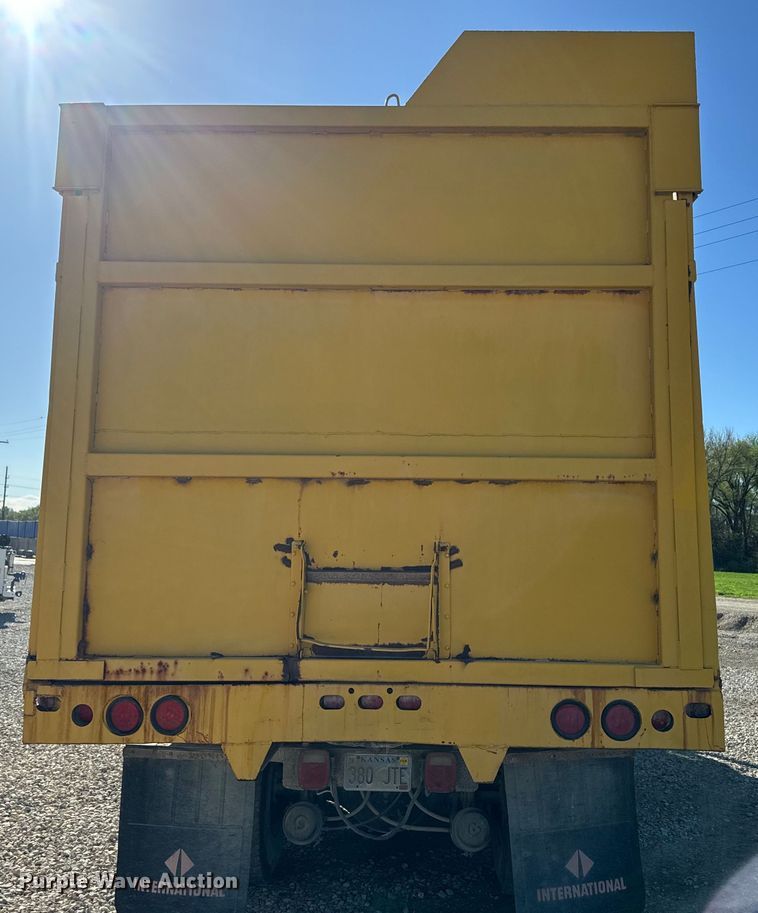 image for item EH5457 1978 International  grain truck