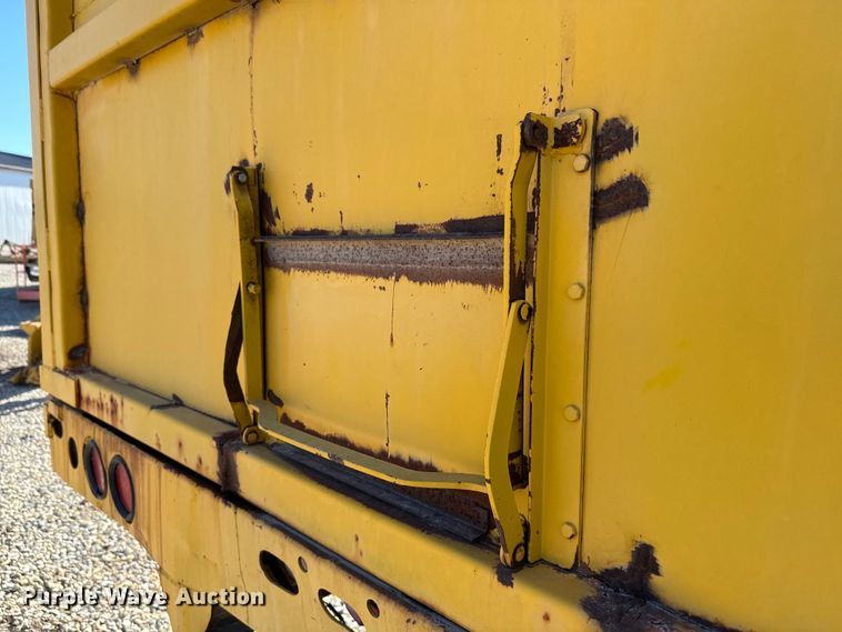 image for item EH5457 1978 International  grain truck