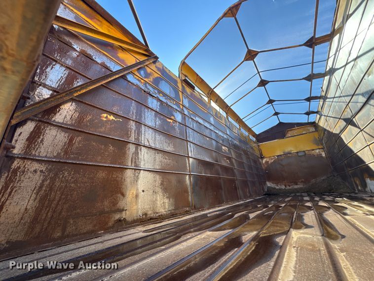 image for item EH5457 1978 International  grain truck