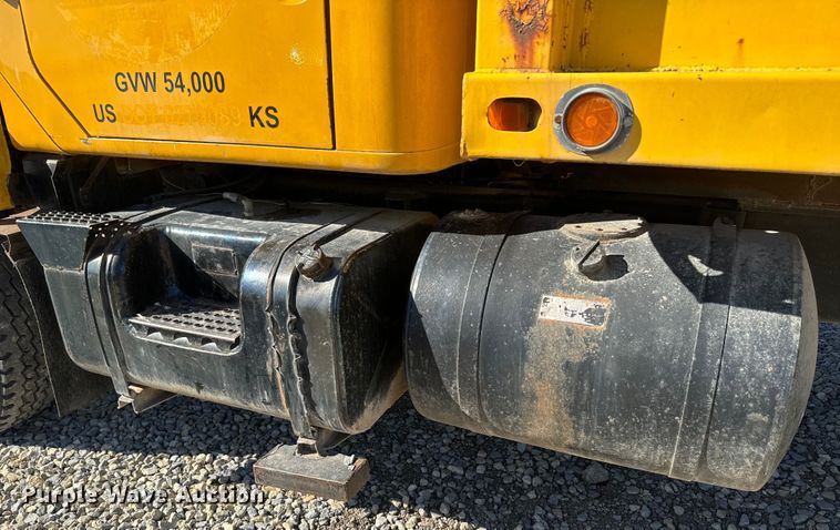 image for item EH5457 1978 International  grain truck