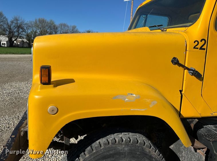 image for item EH5457 1978 International  grain truck