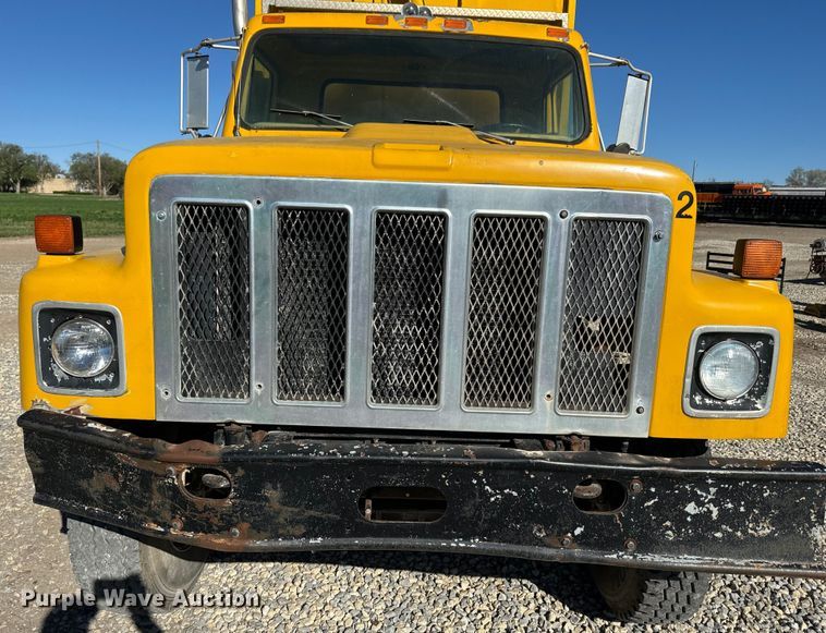 image for item EH5457 1978 International  grain truck