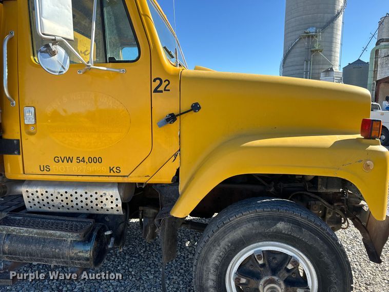 image for item EH5457 1978 International  grain truck