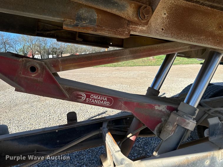 image for item EH5457 1978 International  grain truck