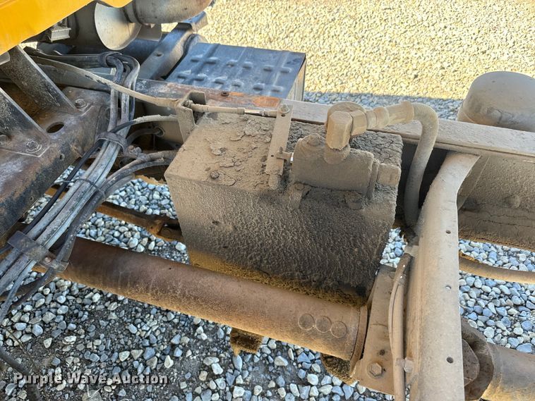 image for item EH5457 1978 International  grain truck