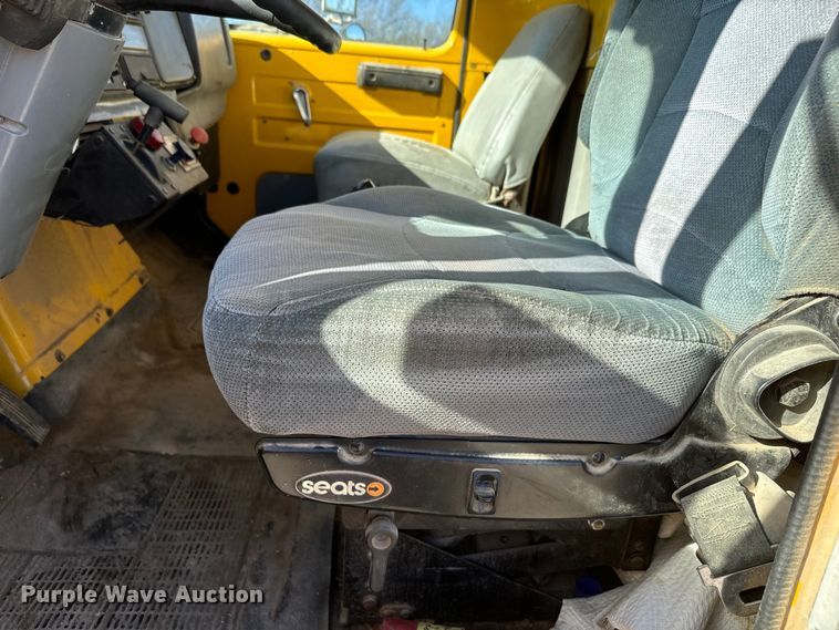 image for item EH5457 1978 International  grain truck