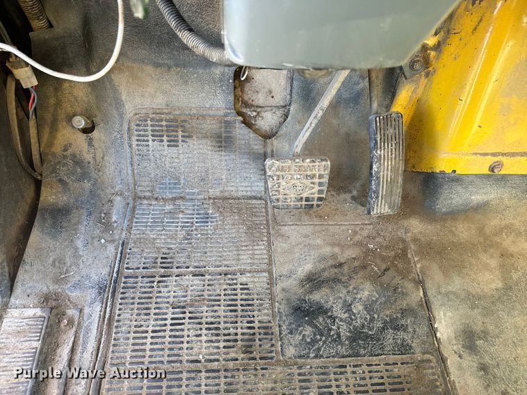 image for item EH5457 1978 International  grain truck