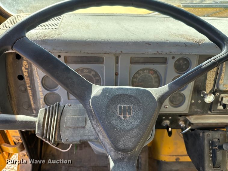 image for item EH5457 1978 International  grain truck
