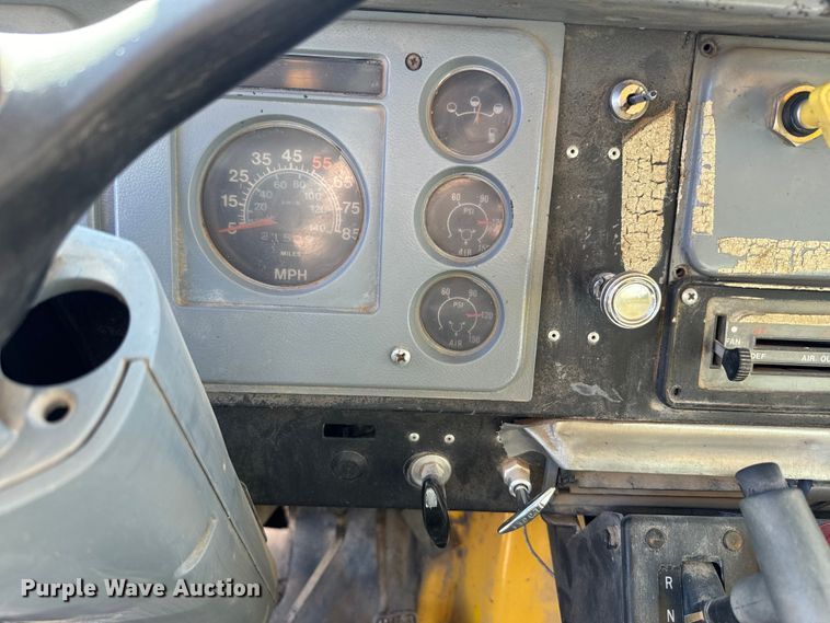 image for item EH5457 1978 International  grain truck