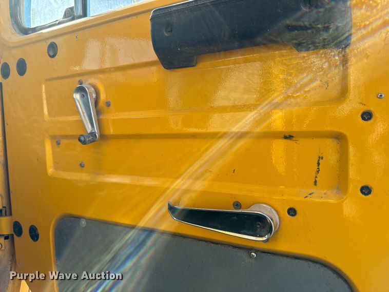 image for item EH5457 1978 International  grain truck