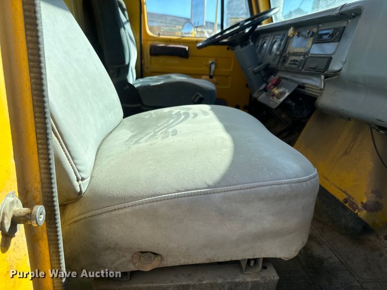 image for item EH5457 1978 International  grain truck