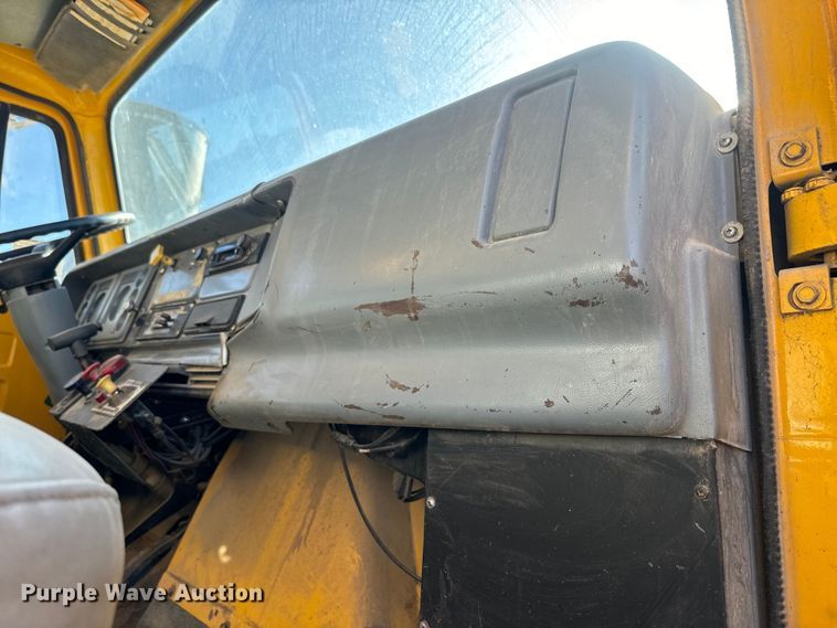 image for item EH5457 1978 International  grain truck