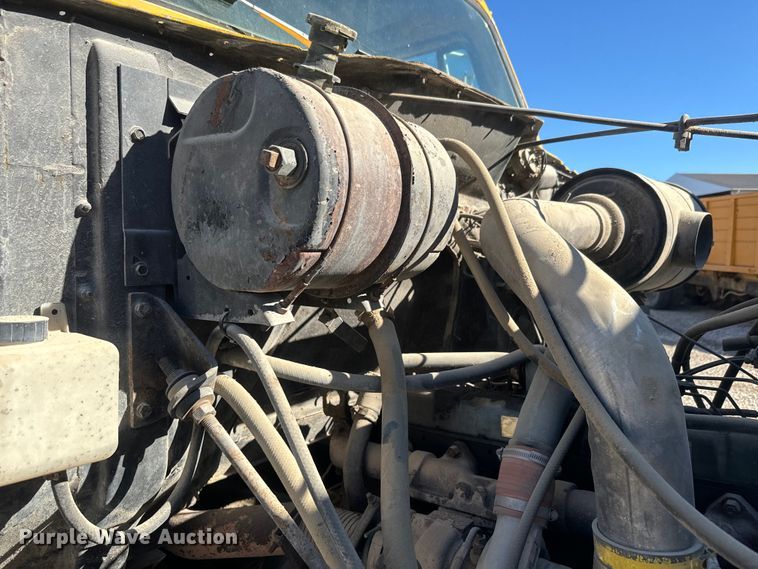 image for item EH5457 1978 International  grain truck