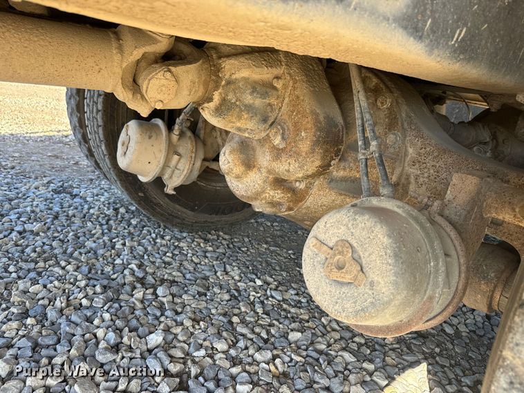 image for item EH5457 1978 International  grain truck