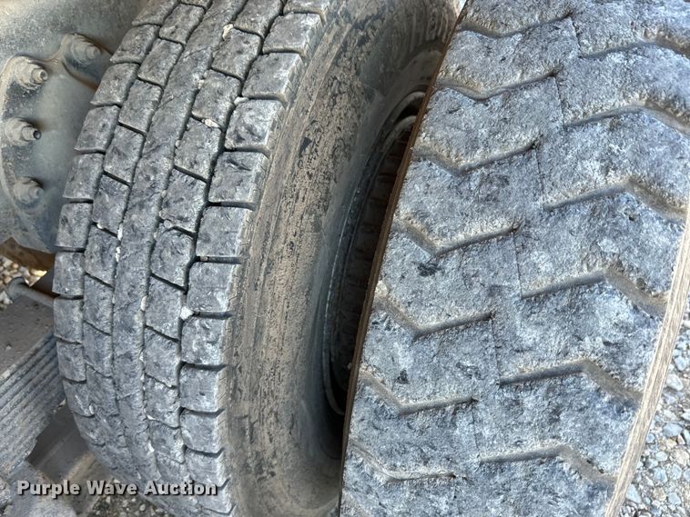 image for item EH5457 1978 International  grain truck