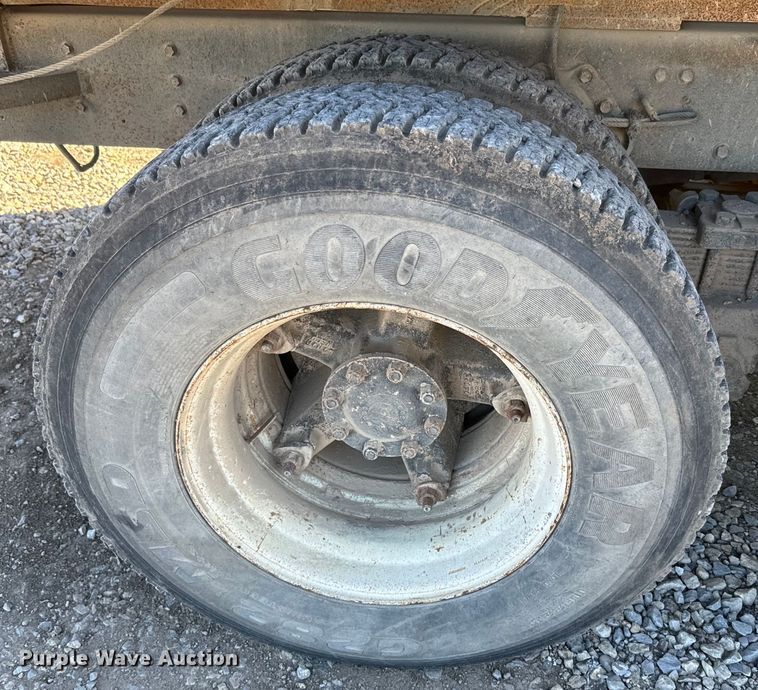 image for item EH5457 1978 International  grain truck