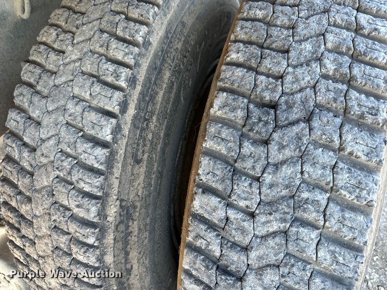 image for item EH5457 1978 International  grain truck