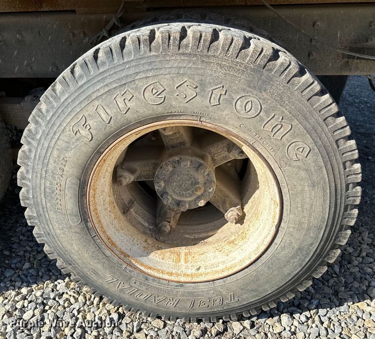 image for item EH5457 1978 International  grain truck