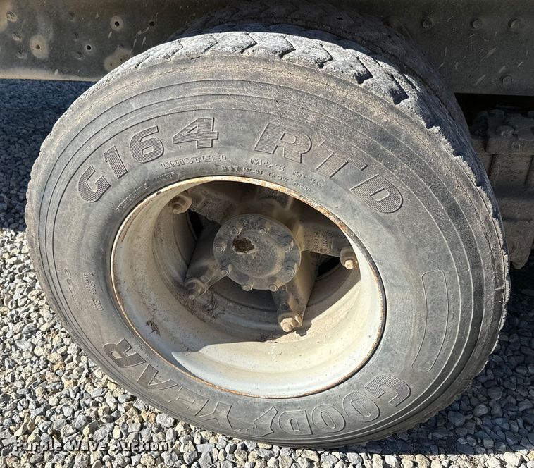 image for item EH5457 1978 International  grain truck