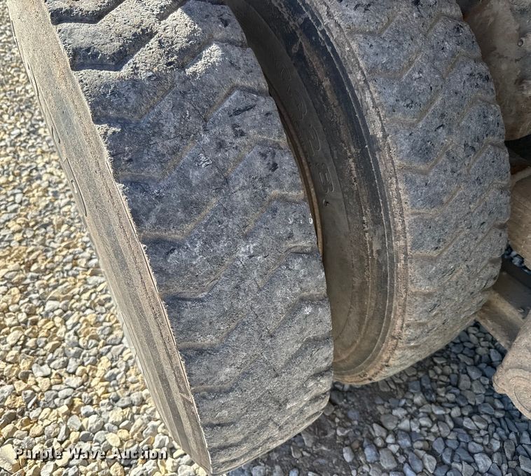 image for item EH5457 1978 International  grain truck