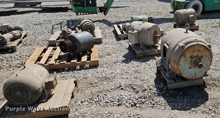 image for item EH5464 Approximately 9 electric motors 