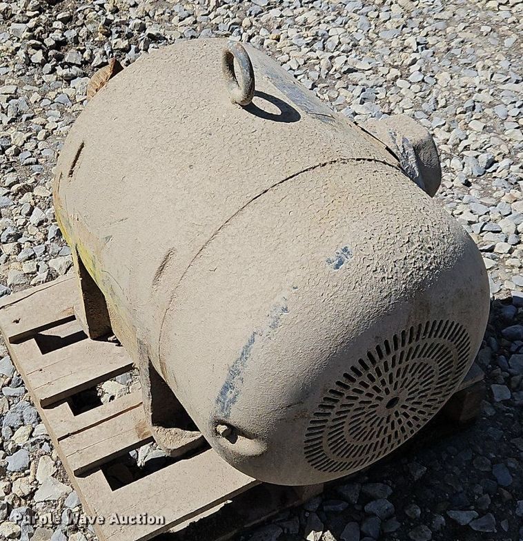 image for item EH5464 Approximately 9 electric motors 