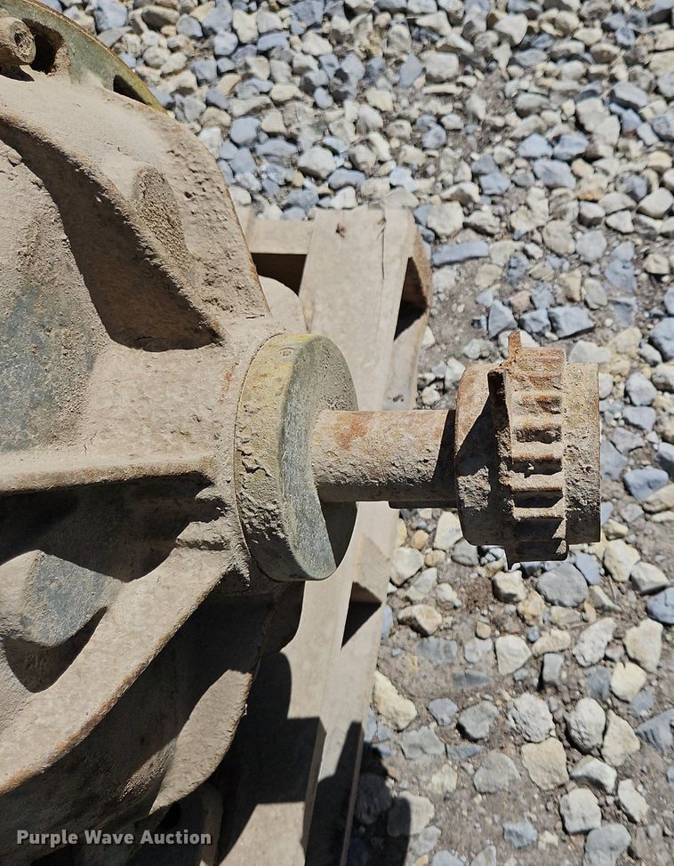 image for item EH5464 Approximately 9 electric motors 