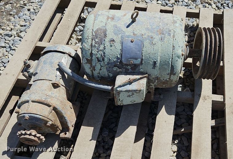 image for item EH5464 Approximately 9 electric motors 