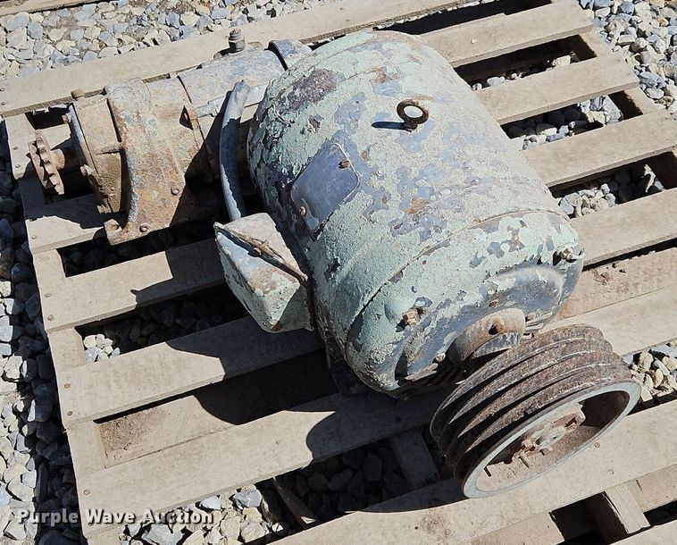 image for item EH5464 Approximately 9 electric motors 