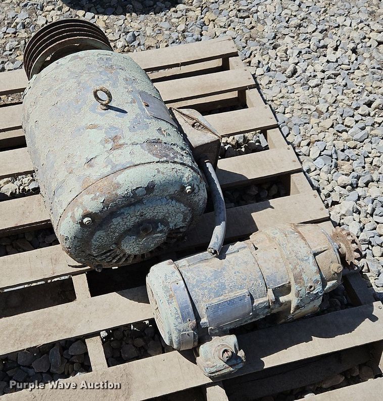 image for item EH5464 Approximately 9 electric motors 