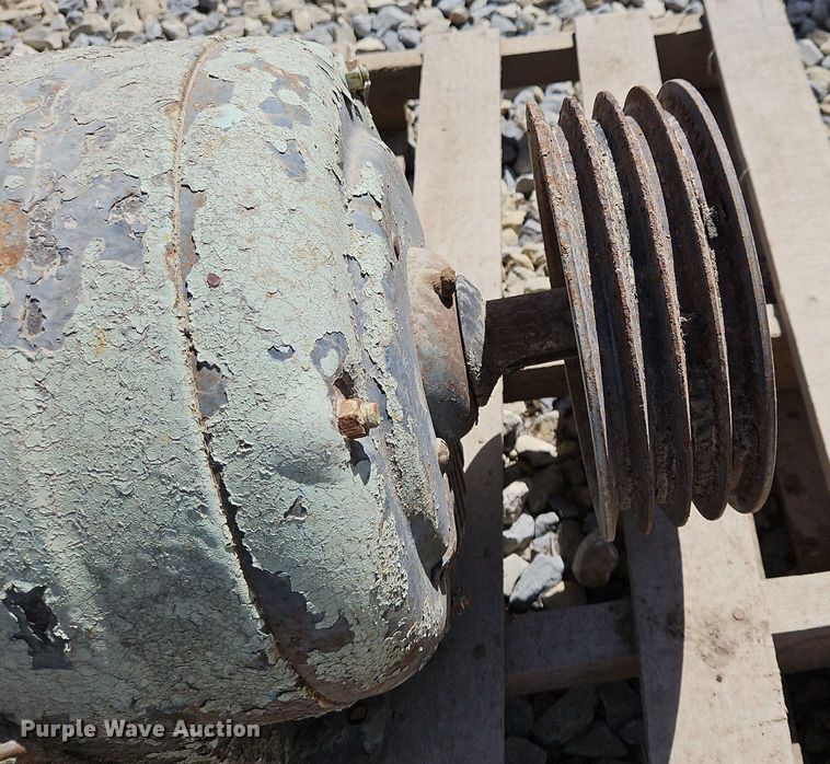 image for item EH5464 Approximately 9 electric motors 