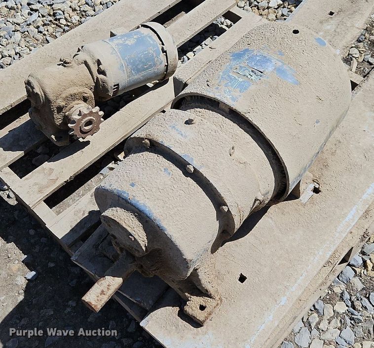 image for item EH5464 Approximately 9 electric motors 