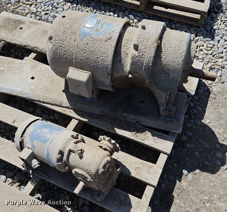 image for item EH5464 Approximately 9 electric motors 