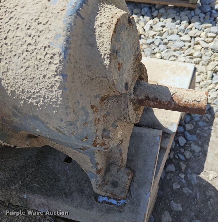 image for item EH5464 Approximately 9 electric motors 