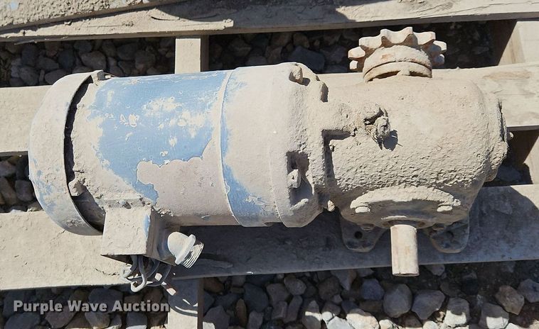 image for item EH5464 Approximately 9 electric motors 