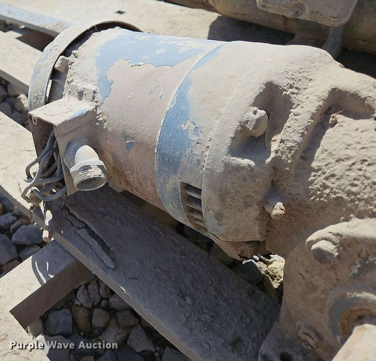 image for item EH5464 Approximately 9 electric motors 