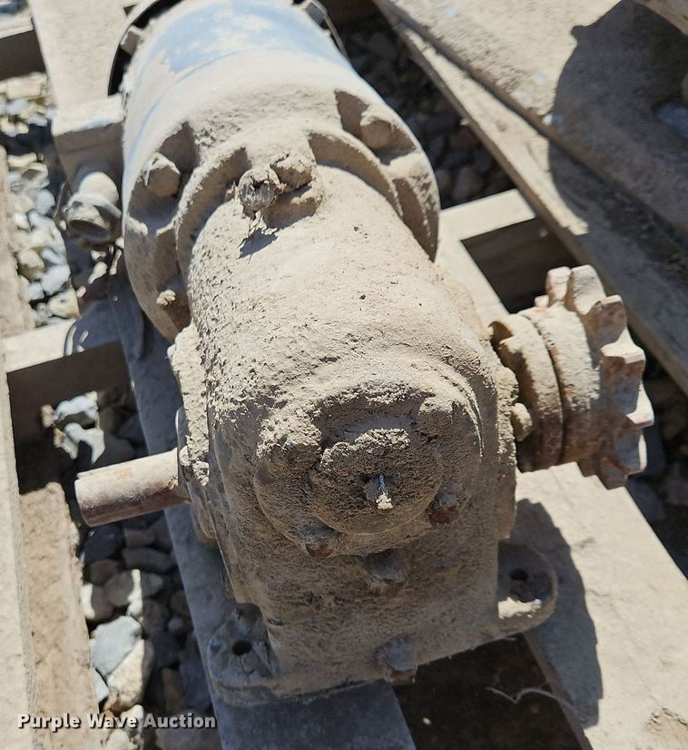 image for item EH5464 Approximately 9 electric motors 